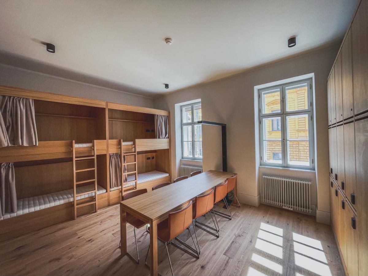 Ruttner Haz Vandrarhem Veszprém Exteriör bild